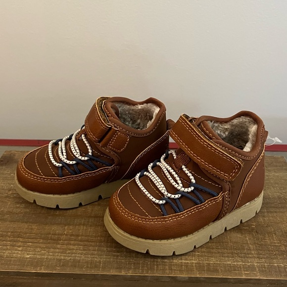 NWT OshKosh B’gosh Allister Toddler Boys Ankle Boots Size 5 - Picture 3 of 8